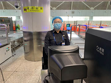 首都机场安保公司李晶：无论寒暑 不改其貌