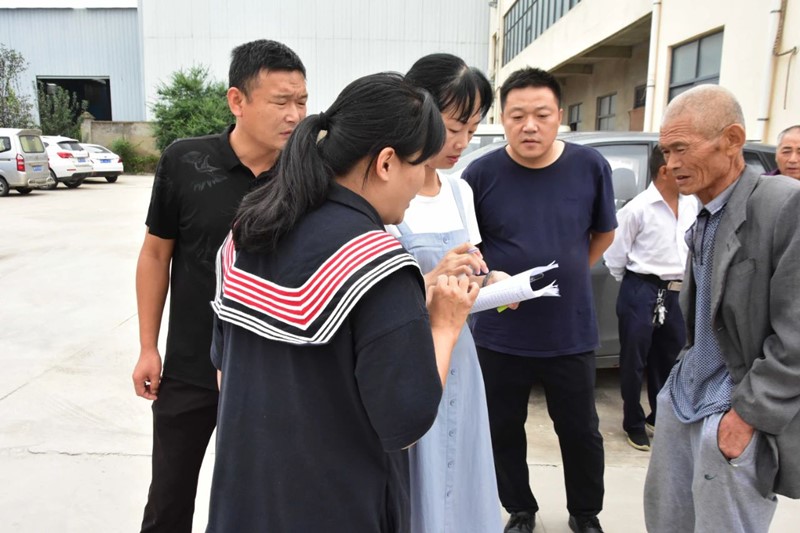 长葛市增福镇引导企业“因材设岗”助脱贫