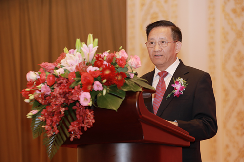 张雁灵右_副本.png
