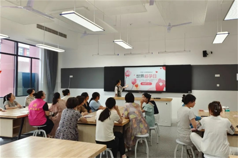 江阴云亭街道康乃馨服务站：“馨”系女职工 绽放“她”风采308.jpg