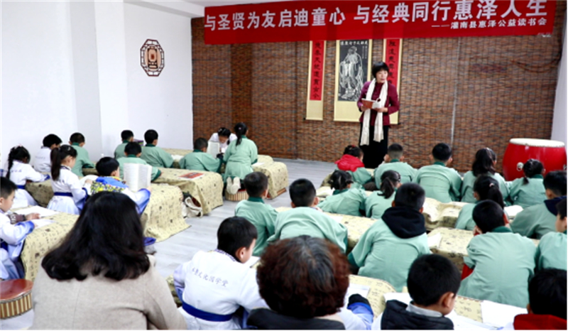 连云港灌南县刘华玉：用经典润泽童心 以书香点亮港城1089.jpg